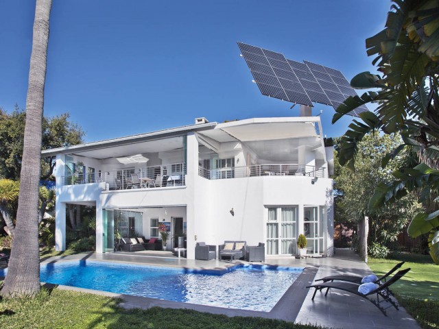 Villa avec 8 Chambres  à Elviria