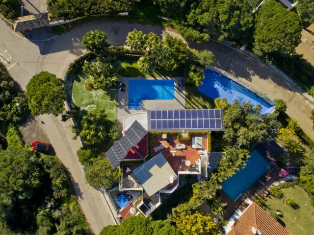Villa avec 8 Chambres  à Elviria