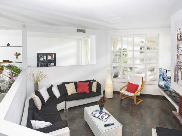 Villa avec 8 Chambres  à Elviria