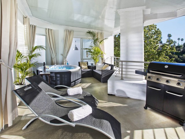Villa avec 8 Chambres  à Elviria