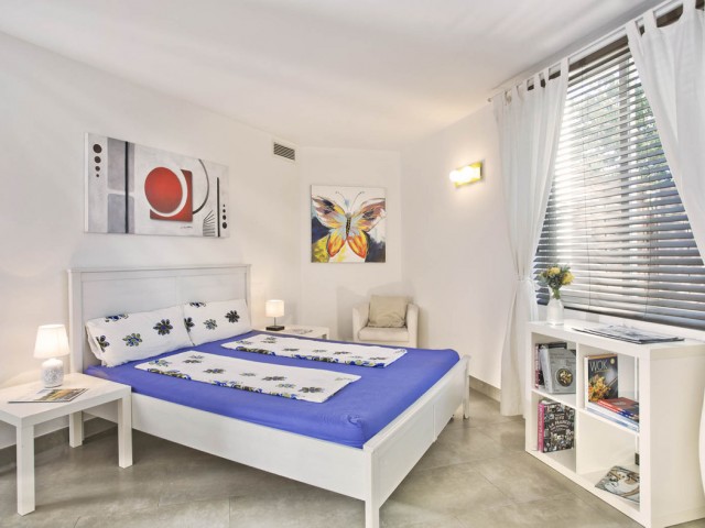 Villa avec 8 Chambres  à Elviria