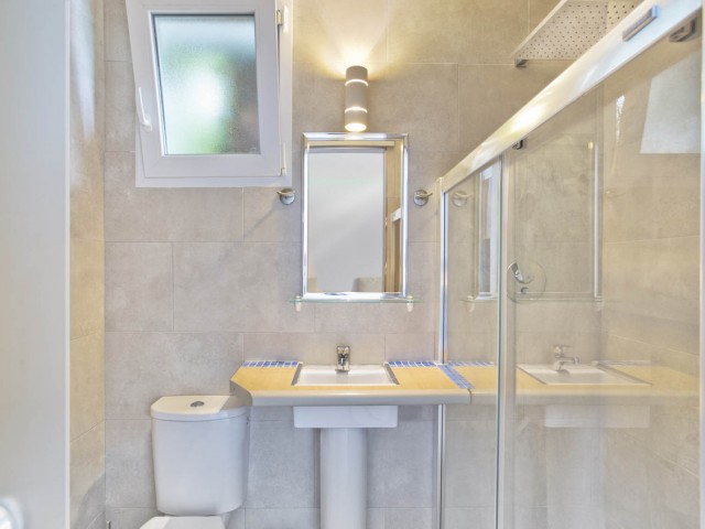Villa avec 8 Chambres  à Elviria
