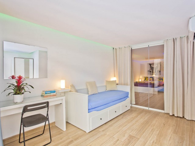 Villa avec 8 Chambres  à Elviria