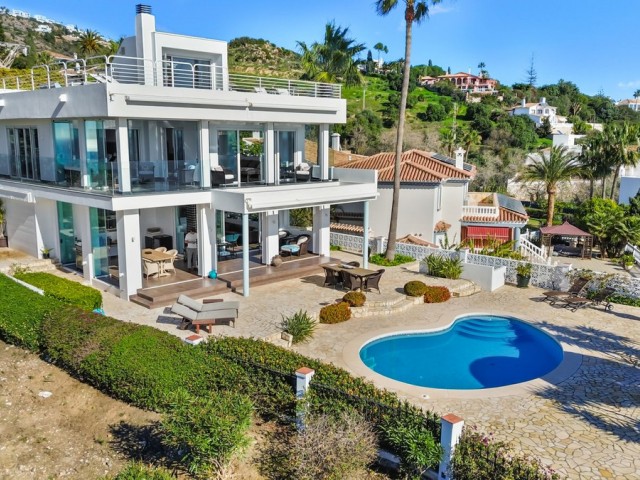 4 Bedrooms Villa in Benalmadena