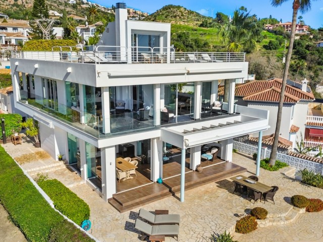 4 Bedrooms Villa in Benalmadena