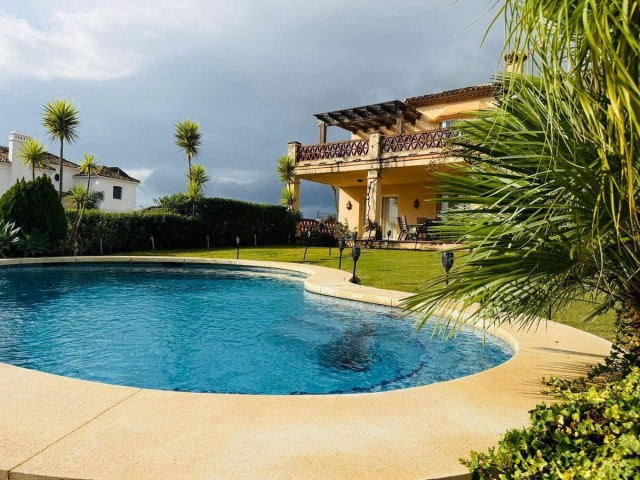 5 Bedrooms Villa in Casares