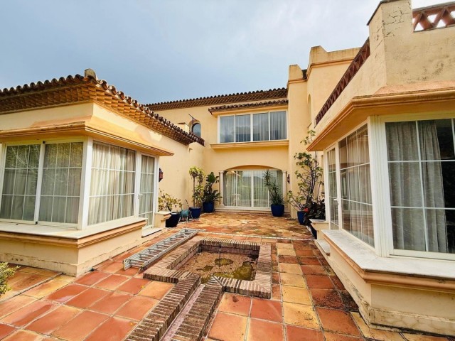 5 Bedrooms Villa in Casares
