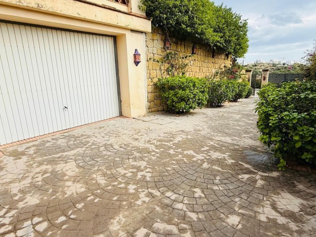 5 Bedrooms Villa in Casares