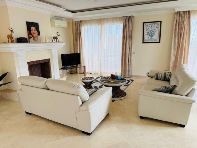 5 Bedrooms Villa in Casares