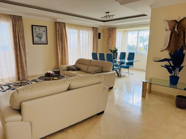 5 Bedrooms Villa in Casares