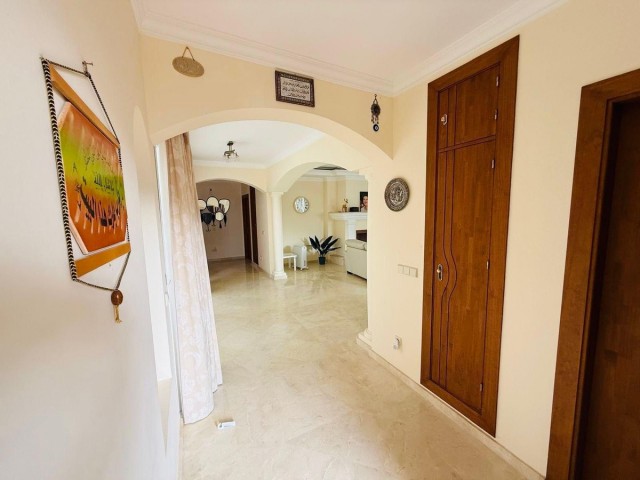 5 Bedrooms Villa in Casares