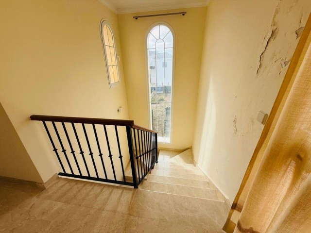 5 Bedrooms Villa in Casares