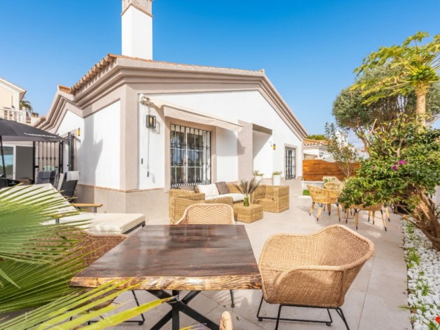 Villa, La Duquesa, R5261083