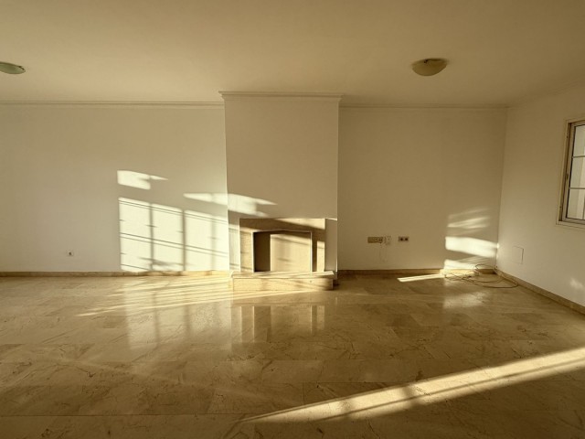 4 Bedrooms Townhouse in Riviera del Sol