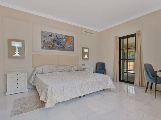 Villa avec 5 Chambres  à Guadalmina Baja