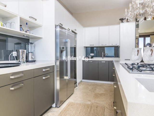 Maison mitoyenne avec 3 Chambres  à La Heredia