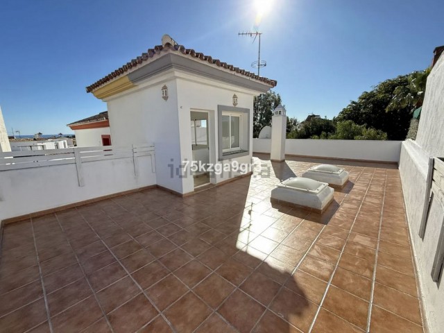 4 Bedrooms Townhouse in Estepona