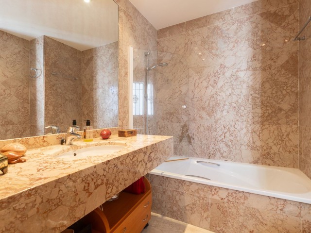 4 Bedrooms Townhouse in Marbella