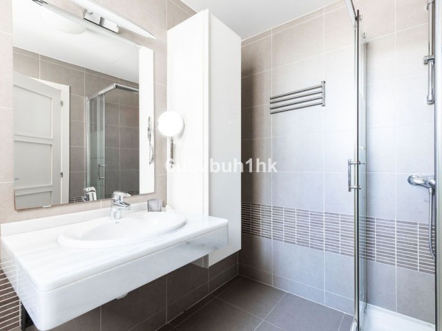 Penthouse avec 3 Chambres  à Torrequebrada