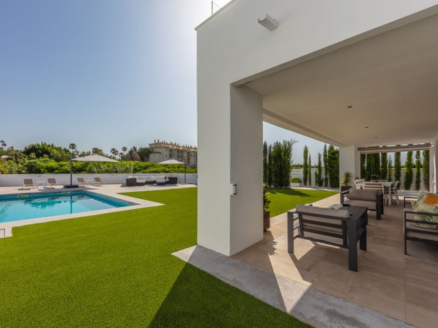 4 Bedrooms Villa in La Duquesa
