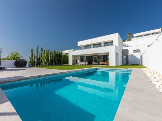 4 Bedrooms Villa in La Duquesa