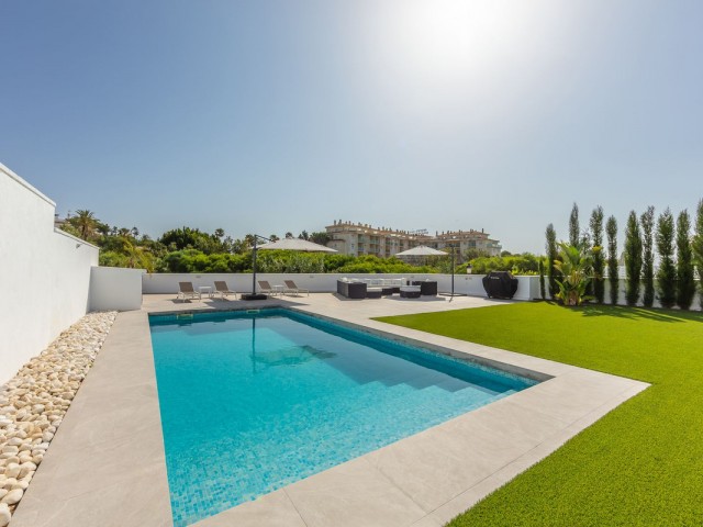 4 Bedrooms Villa in La Duquesa