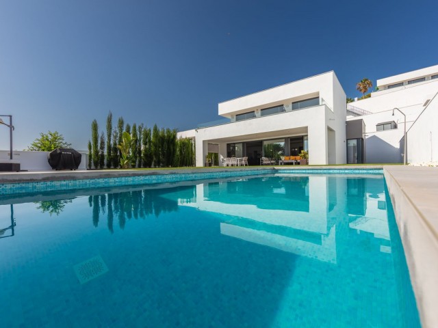4 Bedrooms Villa in La Duquesa