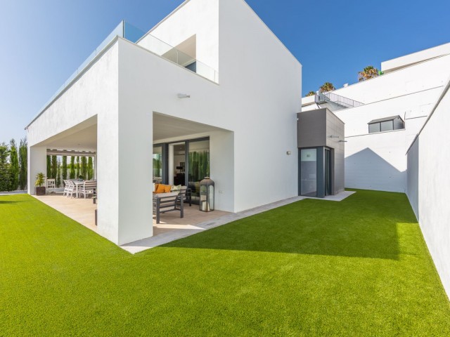 4 Bedrooms Villa in La Duquesa