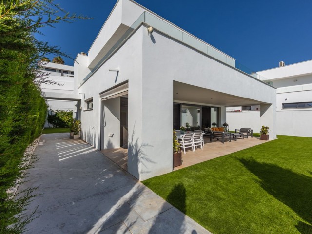 4 Bedrooms Villa in La Duquesa