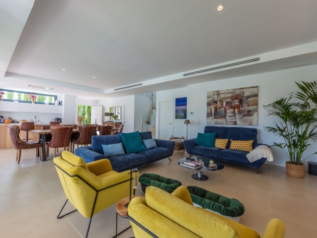 4 Bedrooms Villa in La Duquesa