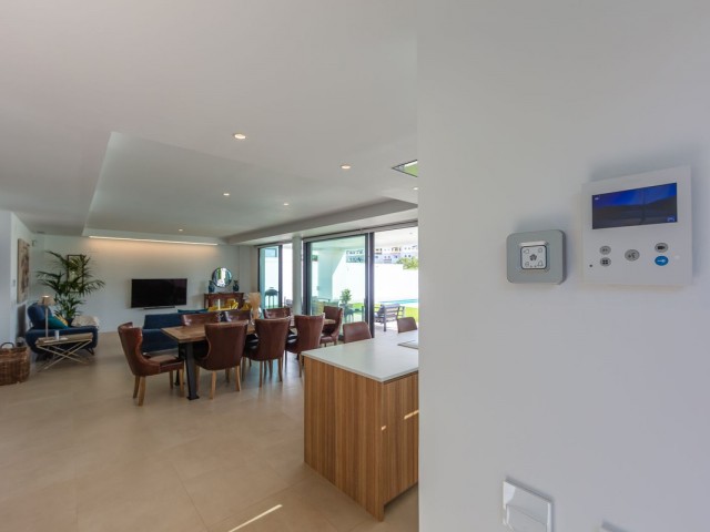 4 Bedrooms Villa in La Duquesa