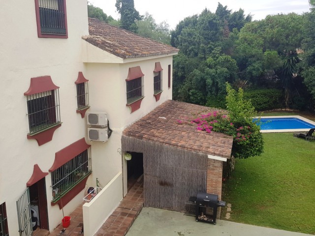 5 Bedrooms Villa in Elviria