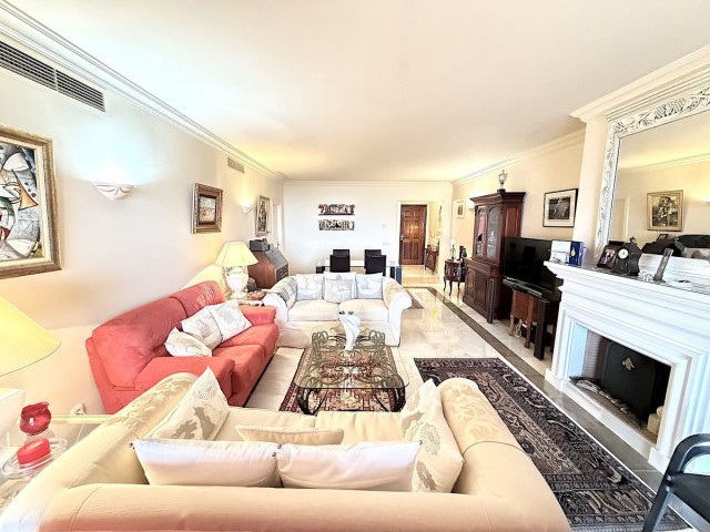 Apartment, Monte Halcones, R5161270