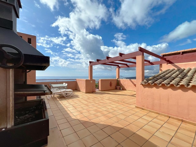 Penthouse avec 2 Chambres  à Manilva