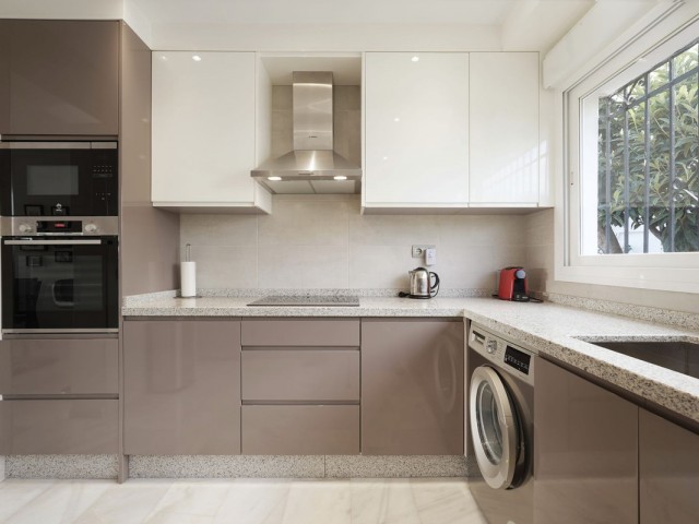 Apartment, El Paraiso, R5292130