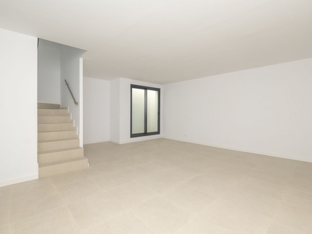 4 Bedrooms Villa in Atalaya