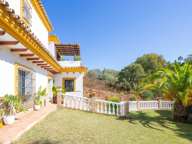 4 Bedrooms Villa in Elviria