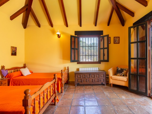 4 Bedrooms Villa in Elviria