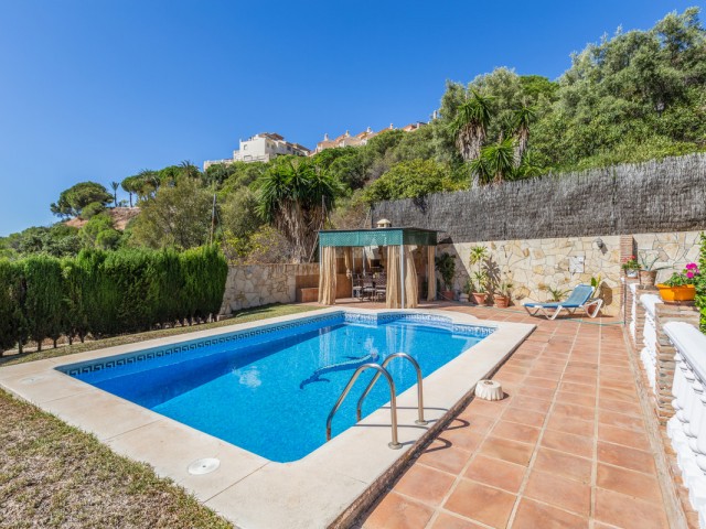 4 Bedrooms Villa in Elviria