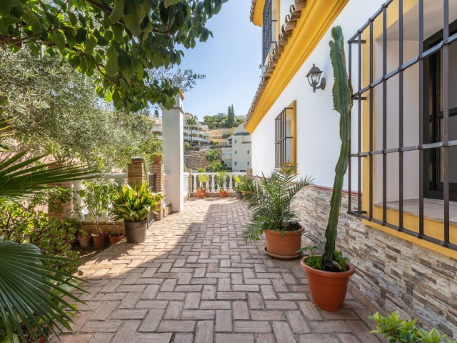 4 Bedrooms Villa in Elviria