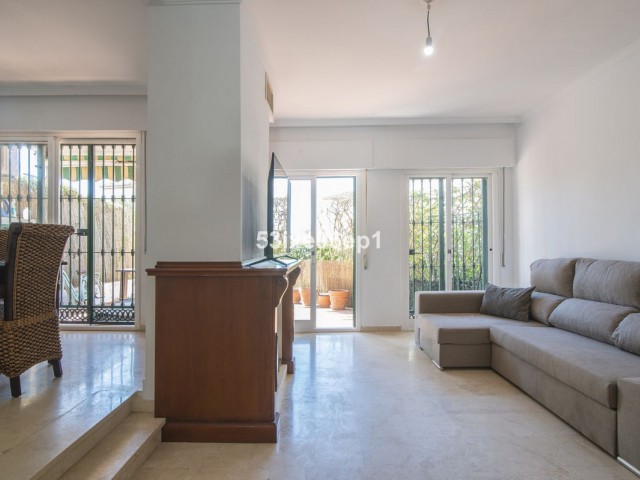 Villa, New Golden Mile, R5271403