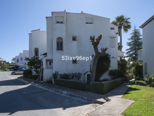 Villa, New Golden Mile, R5271403