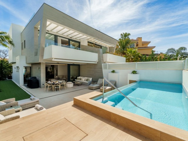 Villa, Puerto Banús