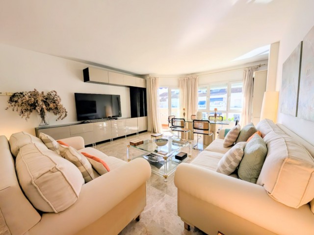 Apartamento con 4 Dormitorios  en San Pedro de Alcántara