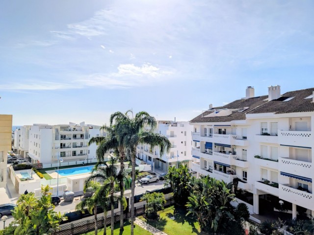 Apartamento con 4 Dormitorios  en San Pedro de Alcántara