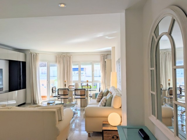Apartamento con 4 Dormitorios  en San Pedro de Alcántara