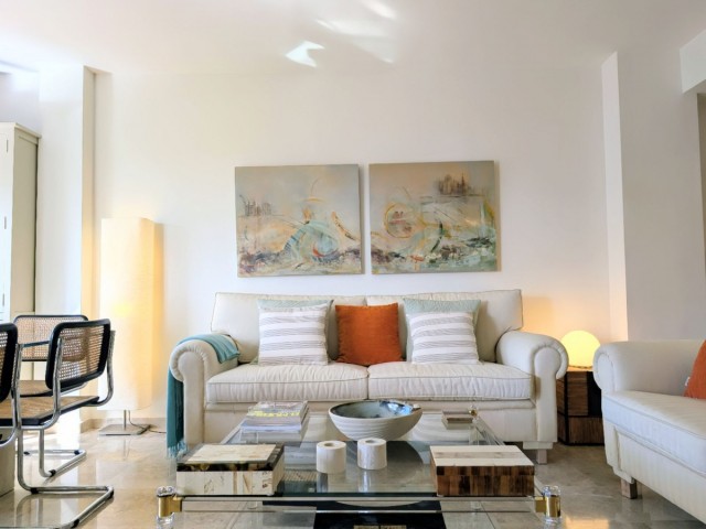 Apartamento con 4 Dormitorios  en San Pedro de Alcántara