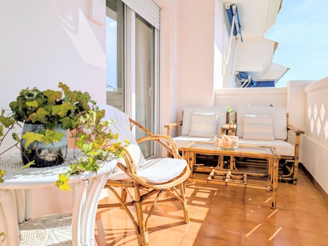 Apartamento con 4 Dormitorios  en San Pedro de Alcántara