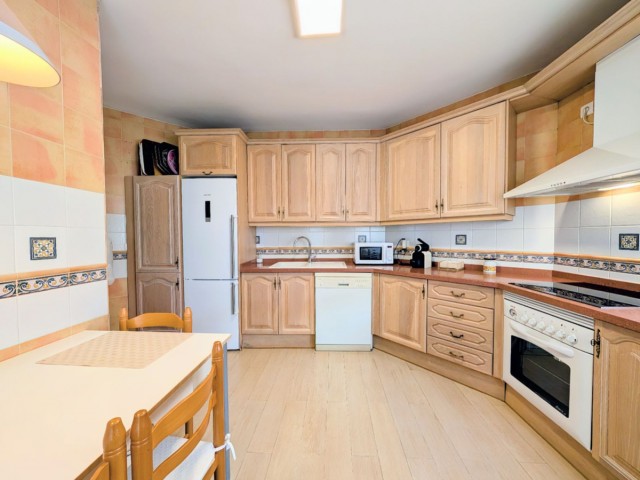 Apartamento con 4 Dormitorios  en San Pedro de Alcántara