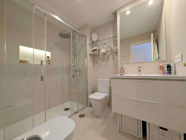 Apartamento con 4 Dormitorios  en San Pedro de Alcántara